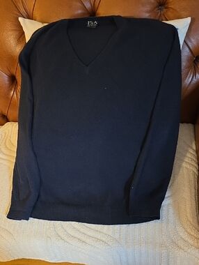 Mens Joseph Bank's one hundred percent cashmere sweater.  SIZE L